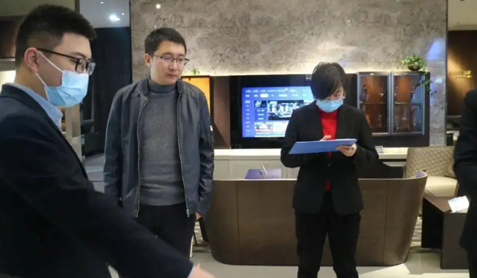 KimPos 烘焙巡店行業痛點與 AI 識別工服